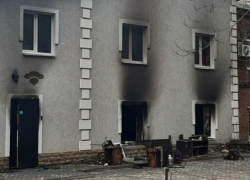 В Ростове ночью сгорел салон эротического массажа