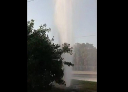 Трехэтажный коммунальный фонтан заметили в Ростове