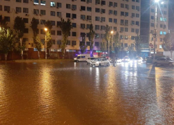 Затопленные улицы, дворы и автобусы:  последствия сильного ливня, который обрушился на Ростов в четверг 22 июля