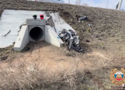 Мотоциклист и его молодая пассажирка погибли в жутком ДТП в Ростовской области