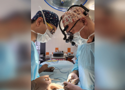 В Ростове успешно прооперировали ребенка с торчащими наружу органами