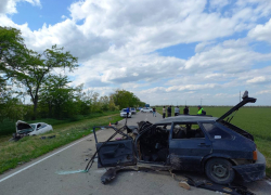 Один человек погиб и двое пострадали в жесткой аварии на трассе в Ростовской области 
