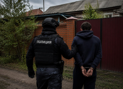 В Ростовской области парень избил мужчину, угрожал убить подростка и украл колонку за 16 тысяч рублей