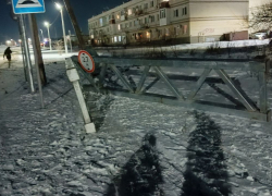 В Таганроге на переезде снесли габаритную рамку всего после месяца службы