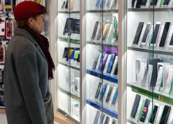 Продавец магазина со своим подельником развели на деньги покупателей в Ростове