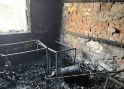 Двое подростков угодили в больницу после пожара в заброшке на Театральном в Ростове