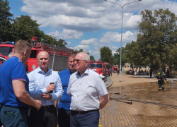В горящем ТЦ в Новошахтинске помимо спасателя погибла женщина