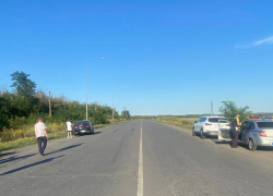 Водитель иномарки нарушил ПДД и двое пассажиров попали в больницу в Ростовской области