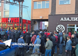 Мужчины взяли «штурмом» цветочную базу в Ростове 