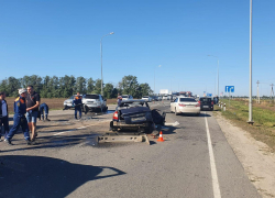 Водитель иномарки пострадал в массовом ДТП в Ростовской области