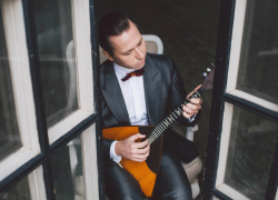 Рок-хиты на балалайке: в Ростове пройдет шоу балалаечника Дмитрия Калинина