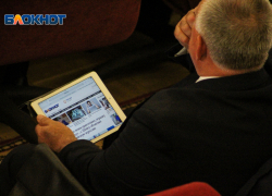 Листают Instagram, читают «Телеграм» и «Блокнот»: чем ростовские чиновники занимаются во время заседания правительства