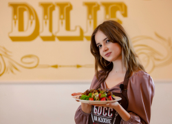 «Первое блюдо меня научил готовить папа»: вкусный салат от участницы «Мисс Блокнот Ростов-2022» Анны Дущенко