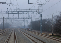Мужчина выжил после того, как его сбил грузовой поезд в Ростовской области