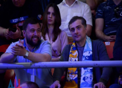 Глава ДНР вместе с помощником Путина посетили бойцовский турнир в Ростове