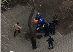 Раненный на проспекте Соколова мужчина находится в больнице в тяжелом состоянии 