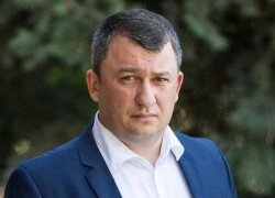 Ничего не рассказывает о своей работе депутат гордумы Антон Ревенко