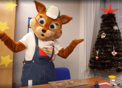 Белка ТКОшка показала мастер-класс с пользой для экологии на зимних праздниках