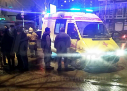 В Ростове иномарка сбила девушку, переходившую дорогу на зеленый свет 