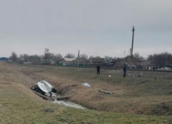 В Ростовской области при столкновении с электричкой погиб водитель легковушки 