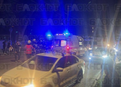 В Ростове на Ларина «Приора» влетела в дерево – четверо в больнице