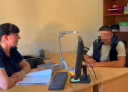 В Каменске задержали мужчину, который на похищенные деньги пил кофе