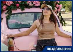 Стримершу и художницу Ирину Сохань поздравляют ее друзья и зрители