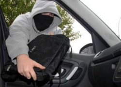 250 тысяч рублей в Газели беспечного водителя стали добычей похитителя в Ростовской области