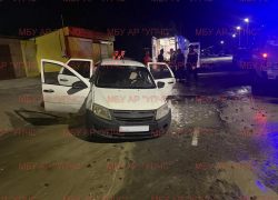 В Аксае водитель «Лады» провалился в яму на дороге и получил травмы