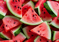 Почти 100 тонн арбузов завезли в Ростовскую область из Узбекистана 