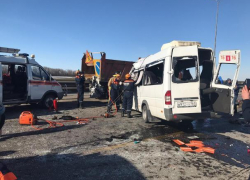 В  ДТП с маршруткой под Шахтами погибли шесть человек