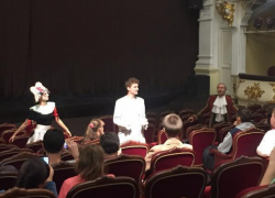 Школьники стали почетными зрителями Молодежного театра