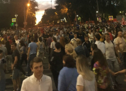 Дикие очереди получили фанаты, пришедшие посмотреть матч в фан-зону в Ростове