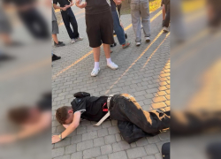 В Таганроге подростки избили школьника из-за ремня с элементом, похожим на свастику