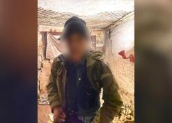 В Ростове мужчина отказал в ночлеге знакомому бомжу и получил ножом в живот