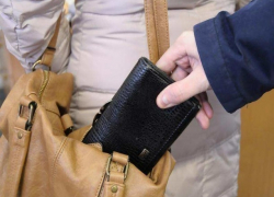 "Зевающие" покупатели на рынке Ростова попадали под прицел 37-летнего мастера-щипача 