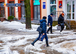 В Ростове оперативно обработают тротуары от гололёда из-за надвигающейся метели