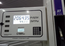 44 литра бензина в 40-литровый бак залил житель Ростова на автозаправке