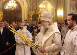 Слюсарь показал фото рождественской службы в кафедральном соборе Ростова