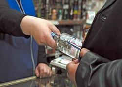 Бутылка водки по 100 рублей: в Ростовской области бизнесмен продавал алкоголь по ценам 2008 года