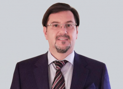 Приводил в порядок памятники, помогал врачам и добился ремонта дорог депутат гордумы Ростова Александр Фетисов