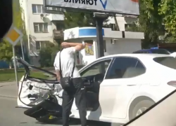 В Ростове автобус с пассажирами влетел в иномарку