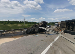 В Ростовской области водитель грузовика погиб в страшном ДТП