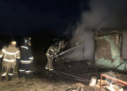 Трое мужчин и женщина погибли при пожаре в Азовском районе