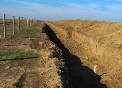 На границе Ростовской области и Украины выкопали ров длинной 100 километров 
