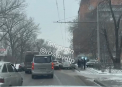 В Ростове легковушка вылетела на детскую площадку после ДТП  