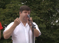 Ростовский депутат-коммунист, следящий за честностью своих коллег, предпочитает дорогие иномарки