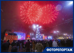 Салют, Дед Мороз и счастливые лица: в Ростове отметили Новый год