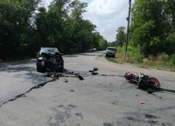 Молодой мотоциклист погиб в аварии со внедорожником в Ростовской области