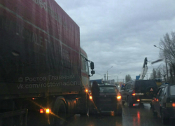 Попавшая в слепую зону иномарка оказалась смята фурой в Северном микрорайоне Ростова 